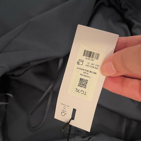 Elegant Blue Strapless Midi Dress - Picture 3 of 3